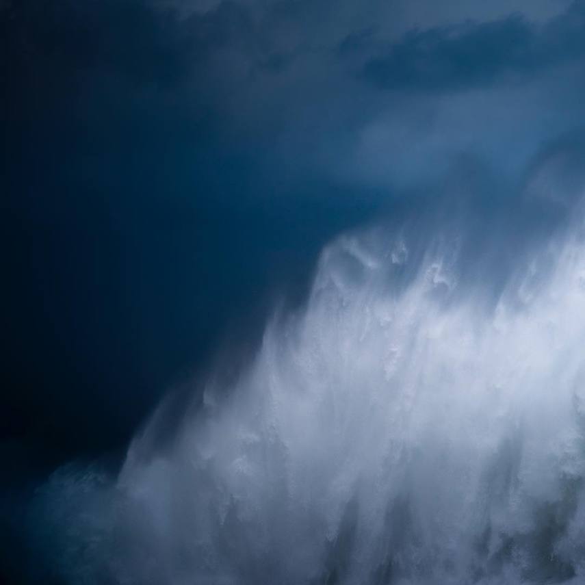 Fotógrafo australiano Luke Shadbolt captura a essência furiosa dos oceanos na série Maelstrom