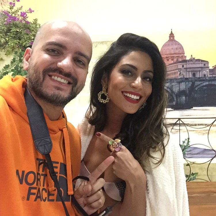 A atriz Carol Castro está em alta após sua participação na novela Velho Chico. A atriz e a marca 2Rios têm mostrado alguns bastidores da próxima campanha da grife de lingeries fotografado por Hebert Coelho, em Curitiba.  Na imagem mais recente, a atriz aparece sensual com uma peça rendada preta. Na semana passada, Carol Castro já havia mostrado bastidores da sessão de fotos e seus seguidores, que são mais de 1,3 milhão, se derreteram: 