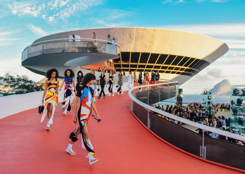 Desfile foi na tarde de sábado, no Museu de Arte Contemporânea do Rio de Janeiro