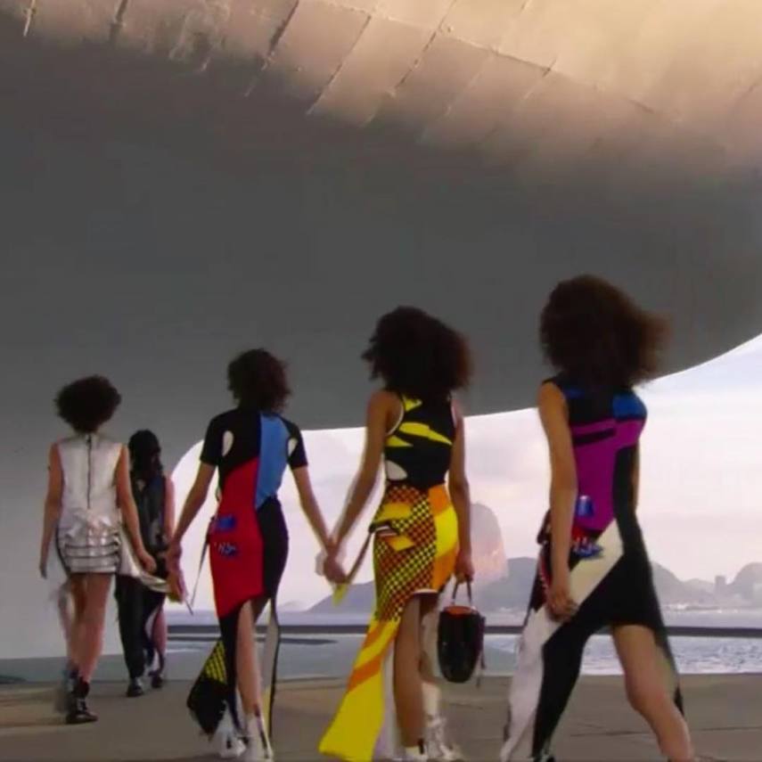 Desfile foi na tarde de sábado, no Museu de Arte Contemporânea do Rio de Janeiro