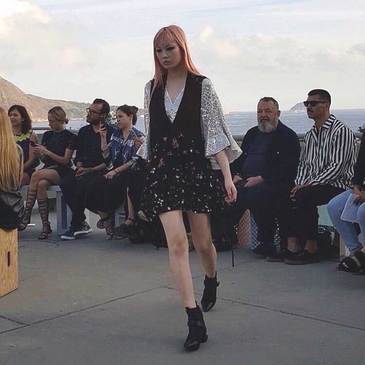 Desfile foi na tarde de sábado, no Museu de Arte Contemporânea do Rio de Janeiro