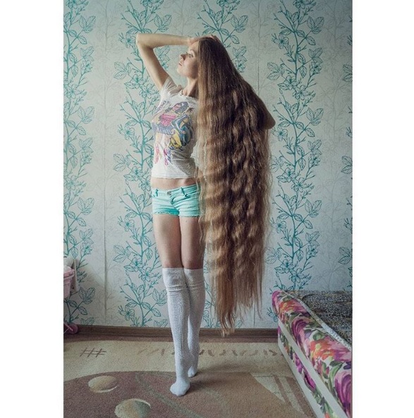 A Rapunzel da vida real tem quase 140 mil seguidores nas redes sociais.