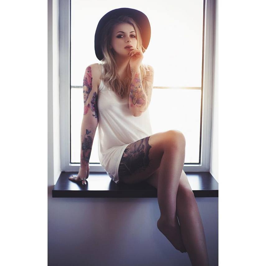 Tatuagens por todos os lados, cabelos coloridos, piercings e muita sensualidade. O site Suicide Girls fez sucesso na web e praticamente fundou um segmento entre garotas no Instagram que gostam de postar fotos de seus ensaios nas redes sociais.  Muitas modelos do site - são mais de 1800 - ganharam notoriedade no Instagram e somam milhares de seguidores e milhões de likes diariamente.  Separamos algumas modelos 