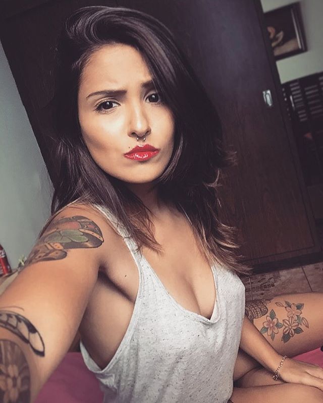 Tatuagens por todos os lados, cabelos coloridos, piercings e muita sensualidade. O site Suicide Girls fez sucesso na web e praticamente fundou um segmento entre garotas no Instagram que gostam de postar fotos de seus ensaios nas redes sociais.  Muitas modelos do site - são mais de 1800 - ganharam notoriedade no Instagram e somam milhares de seguidores e milhões de likes diariamente.  Separamos algumas modelos 