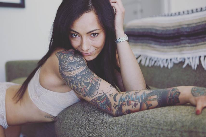 Tatuagens por todos os lados, cabelos coloridos, piercings e muita sensualidade. O site Suicide Girls fez sucesso na web e praticamente fundou um segmento entre garotas no Instagram que gostam de postar fotos de seus ensaios nas redes sociais.  Muitas modelos do site - são mais de 1800 - ganharam notoriedade no Instagram e somam milhares de seguidores e milhões de likes diariamente.  Separamos algumas modelos 