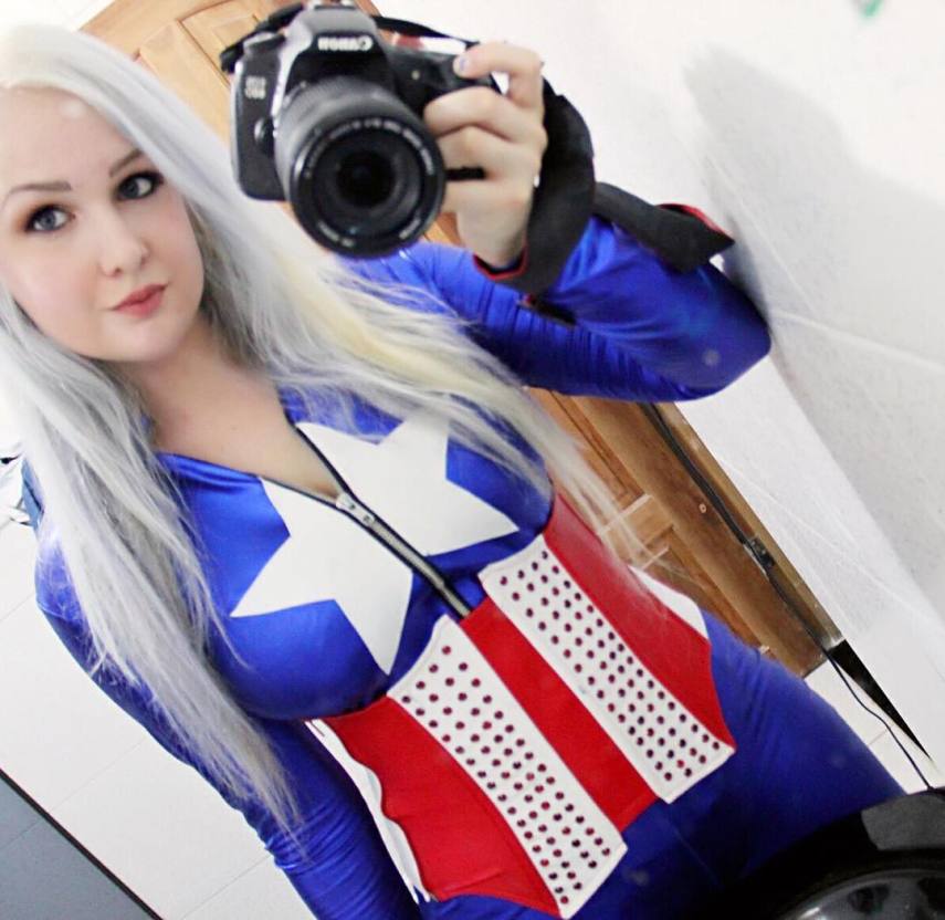 Depois de Batman vs Superman, fãs dos quadrinhos e dos filmes de heróis se dividiram em #TeamCap e #TeamIronMan por conta do lançamento do filme Capitão América: Guerra Civil. O embate entre os dois personagens da Marvel tem dado o que falar nas redes sociais e movimentou as redes sociais entre os cosplayers, que escolheram suas melhores fotos para mostra de qual lado estão.