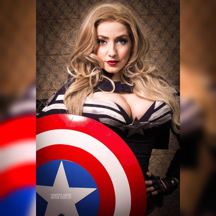 Depois de Batman vs Superman, fãs dos quadrinhos e dos filmes de heróis se dividiram em #TeamCap e #TeamIronMan por conta do lançamento do filme Capitão América: Guerra Civil. O embate entre os dois personagens da Marvel tem dado o que falar nas redes sociais e movimentou as redes sociais entre os cosplayers, que escolheram suas melhores fotos para mostra de qual lado estão.