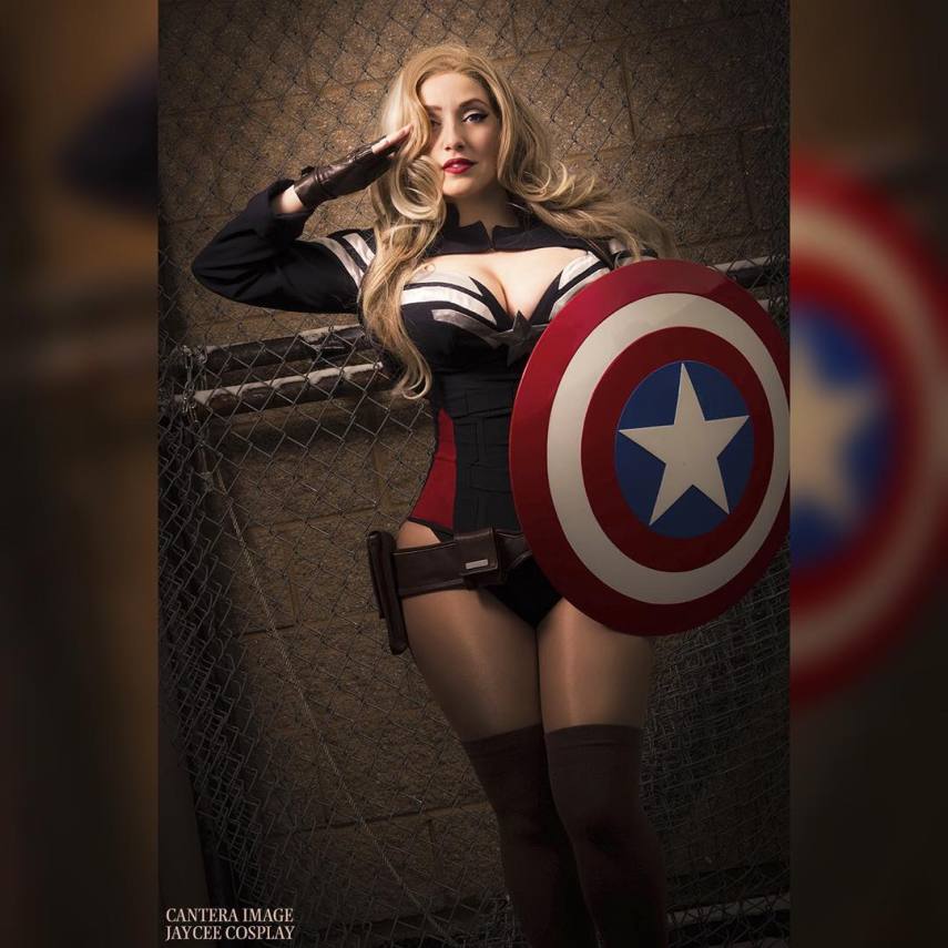 Depois de Batman vs Superman, fãs dos quadrinhos e dos filmes de heróis se dividiram em #TeamCap e #TeamIronMan por conta do lançamento do filme Capitão América: Guerra Civil. O embate entre os dois personagens da Marvel tem dado o que falar nas redes sociais e movimentou as redes sociais entre os cosplayers, que escolheram suas melhores fotos para mostra de qual lado estão.