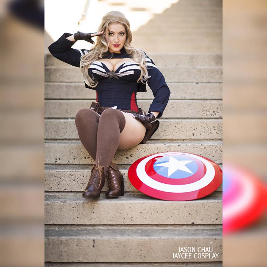 Depois de Batman vs Superman, fãs dos quadrinhos e dos filmes de heróis se dividiram em #TeamCap e #TeamIronMan por conta do lançamento do filme Capitão América: Guerra Civil. O embate entre os dois personagens da Marvel tem dado o que falar nas redes sociais e movimentou as redes sociais entre os cosplayers, que escolheram suas melhores fotos para mostra de qual lado estão.
