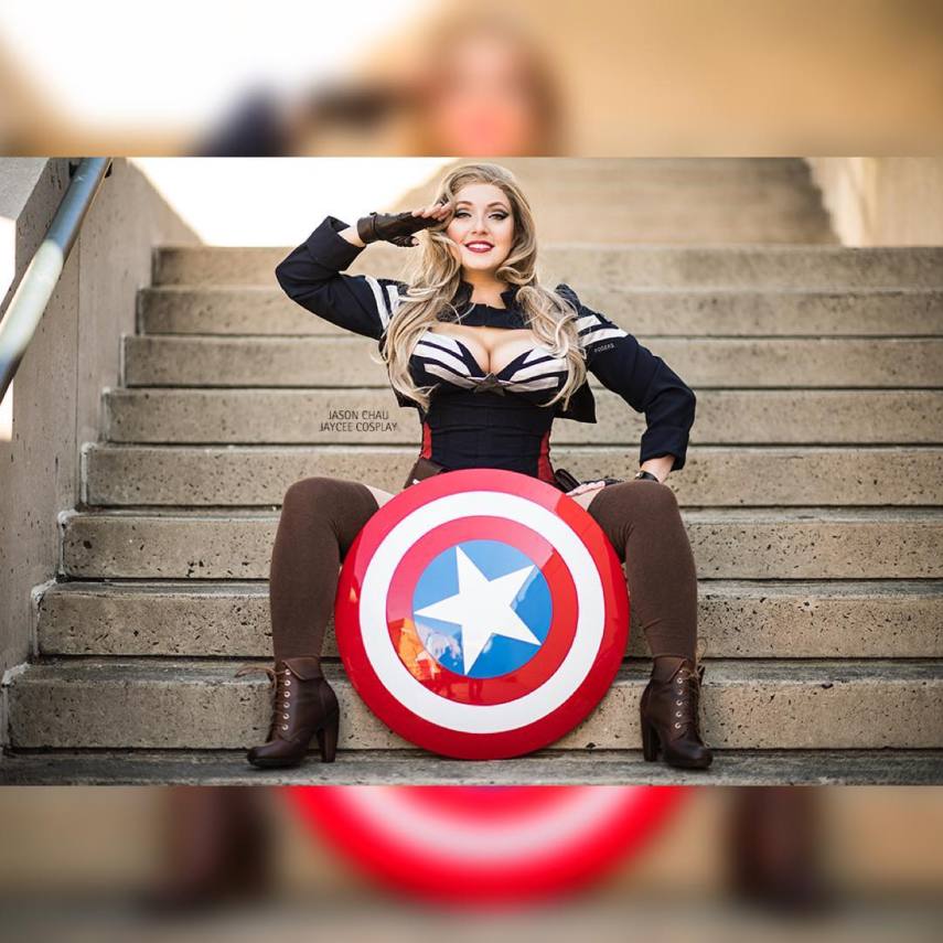 Depois de Batman vs Superman, fãs dos quadrinhos e dos filmes de heróis se dividiram em #TeamCap e #TeamIronMan por conta do lançamento do filme Capitão América: Guerra Civil. O embate entre os dois personagens da Marvel tem dado o que falar nas redes sociais e movimentou as redes sociais entre os cosplayers, que escolheram suas melhores fotos para mostra de qual lado estão.