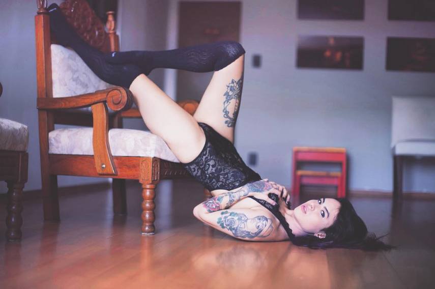 Tatuagens por todos os lados, cabelos coloridos, piercings e muita sensualidade. O site Suicide Girls fez sucesso na web e praticamente fundou um segmento entre garotas no Instagram que gostam de postar fotos de seus ensaios nas redes sociais.  Muitas modelos do site - são mais de 1800 - ganharam notoriedade no Instagram e somam milhares de seguidores e milhões de likes diariamente.  Separamos algumas modelos 