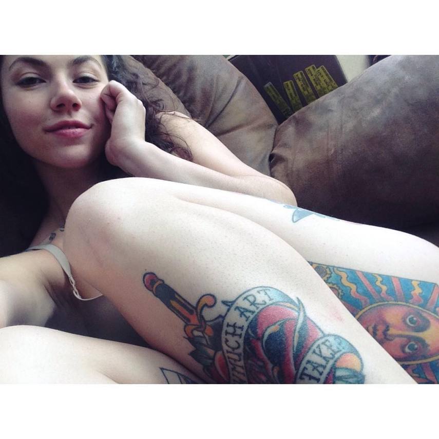 Tatuagens por todos os lados, cabelos coloridos, piercings e muita sensualidade. O site Suicide Girls fez sucesso na web e praticamente fundou um segmento entre garotas no Instagram que gostam de postar fotos de seus ensaios nas redes sociais.  Muitas modelos do site - são mais de 1800 - ganharam notoriedade no Instagram e somam milhares de seguidores e milhões de likes diariamente.  Separamos algumas modelos 