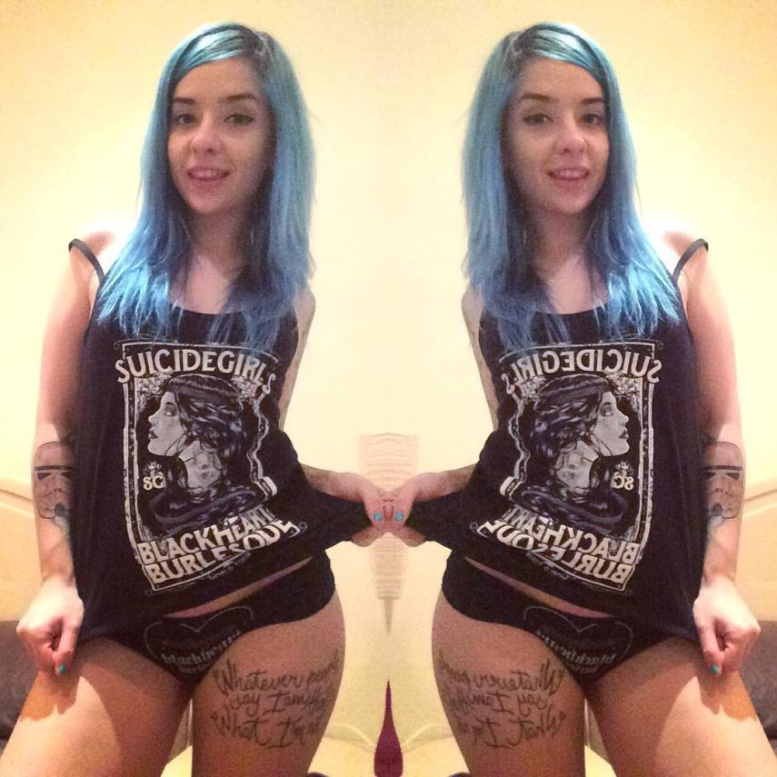 Tatuagens por todos os lados, cabelos coloridos, piercings e muita sensualidade. O site Suicide Girls fez sucesso na web e praticamente fundou um segmento entre garotas no Instagram que gostam de postar fotos de seus ensaios nas redes sociais.  Muitas modelos do site - são mais de 1800 - ganharam notoriedade no Instagram e somam milhares de seguidores e milhões de likes diariamente.  Separamos algumas modelos 
