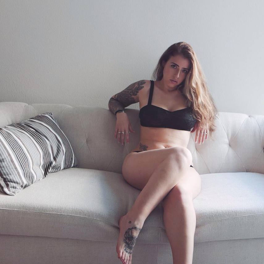 Tatuagens por todos os lados, cabelos coloridos, piercings e muita sensualidade. O site Suicide Girls fez sucesso na web e praticamente fundou um segmento entre garotas no Instagram que gostam de postar fotos de seus ensaios nas redes sociais.  Muitas modelos do site - são mais de 1800 - ganharam notoriedade no Instagram e somam milhares de seguidores e milhões de likes diariamente.  Separamos algumas modelos 