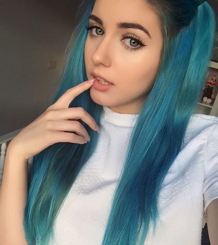 Tatuagens por todos os lados, cabelos coloridos, piercings e muita sensualidade. O site Suicide Girls fez sucesso na web e praticamente fundou um segmento entre garotas no Instagram que gostam de postar fotos de seus ensaios nas redes sociais.  Muitas modelos do site - são mais de 1800 - ganharam notoriedade no Instagram e somam milhares de seguidores e milhões de likes diariamente.  Separamos algumas modelos 