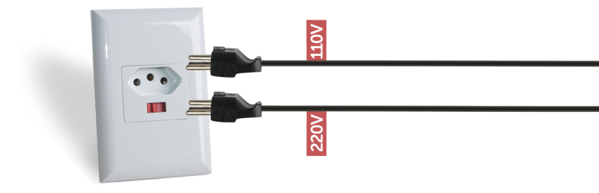 O adaptador das tomadas sempre converte a tensão para o que é apropriado para o celular. Não importa se é 110V ou 220V, ele carregará igual.