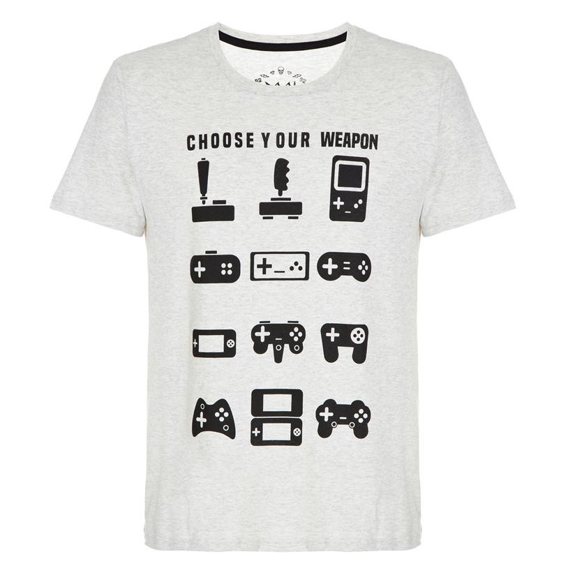 Os sucessos da TV, do cinema e do universo de games foram parar em vários modelos de camisetas da fast fashion Riachuelo. As séries 'Game of Thrones' e 'Os Simpsons' ganham desenhos masculinos e femininos, assim como os filmes de super-heróis 'Capitão América 3: Guerra Civil' e 'Batman vs Superman'.