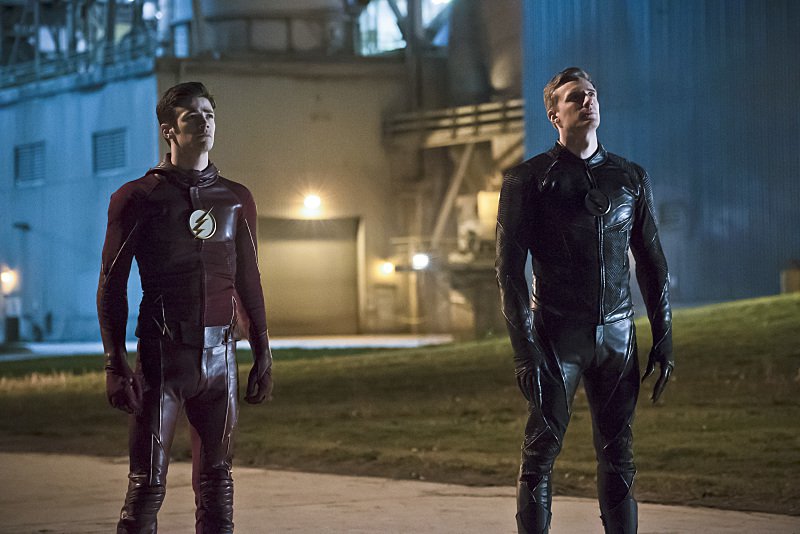 Barry Allen (Grant Gustin) e Zoom (Teddy Sears)