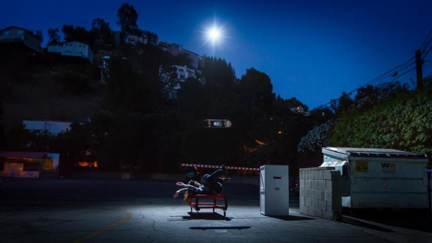 Jeffrey Moustache é um fotógrafo de Los Angeles que começou a usar drones em suas fotos e filmagens em 2013. No fim de 2014, ele resolveu usar o aparelho para um outro propósito. Ele adaptou um flash em um drone da DJI para conseguir resultados diferentes na iluminação de suas fotografias. Com o flash funcionando remotamente, ele pôde mudar o ângulo de iluminação de suas imagens.