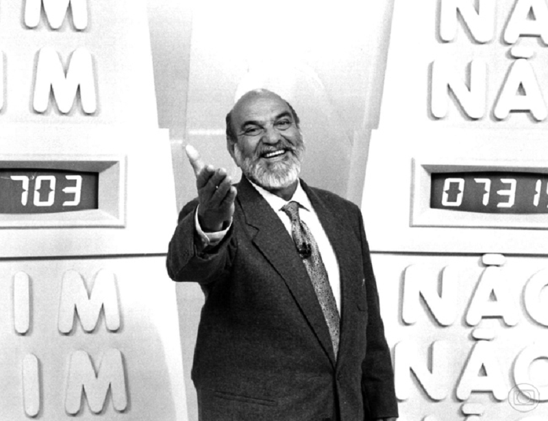 A Globo deixou o 'Você Decide' no ar durante boa parte dos anos 90. Afinal, fazia muito sucesso. Lima Duarte, Antônio Fagundes, Tony Ramos e outros exibiam histórias fictícias onde quem escolhia o final era o telespectador. Imagine uma atração dessas no ar na era das redes sociais? Ia ser trending topic todo dia
