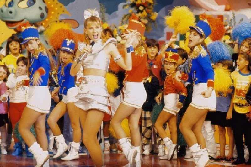 O 'Xuxa Meneghel' vem sendo um verdadeiro fracasso na Record. O que prova que o lugar da Xuxa é ao lado dos baixinhos mesmos. Então, que tal resgatar o 'Xou da Xuxa'? Era divertido, animado, popular e deixava a criançada quietinha na frente da televisão. Um sonho para pais e filhos