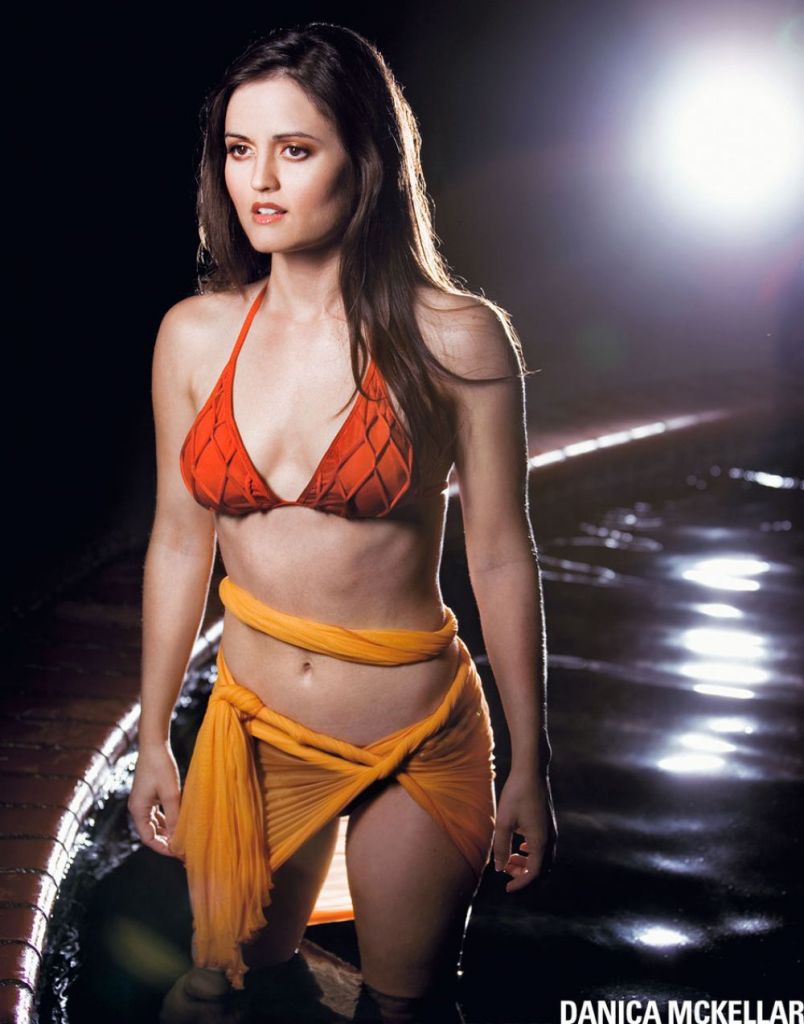 Ela foi a paixão de Kevin Arnold e de todos os fãs que acompanharam a série Anos Incríveis nos anos 90. Hoje, aos 41 anos, a atriz Danica McKellar, que viveu Winnie Cooper no seriado, segue sua carreira de atriz e mostrou boa forma ao postar uma imagem de suas férias no Havaí. 