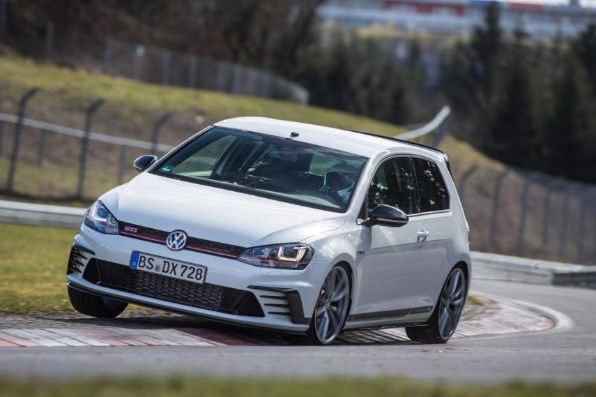 Anunciado na semana passada, o Volkswagen Golf GTI Clubsport já está fazendo história. Essa versão
