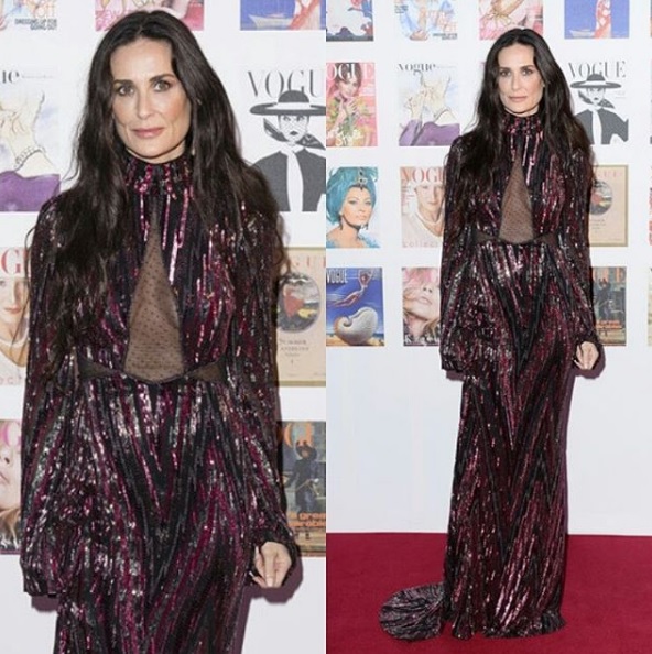 Atriz também usou um vestido assinado por Roberto Cavalli.