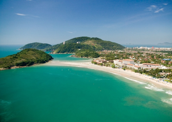 Com a beleza das praias do litoral norte do Estado e a infraestrutura das cidades do sul, Guarujá é conhecida como a “Pérola do Atlântico”. Movimentada na alta temporada, o destino é sempre uma boa opção para os jovens - a vida noturna é agitada por boas baladas - e para quem busca a tranquilidade das praias mais afastadas. Ao lado de Santos, o Guaru, como é carinhosamente chamado pelos paulistas, fica a apenas 90km de São Paulo.