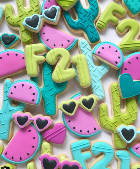 A americana Holly Fox uniu a paixão pelo designer e pela confeitaria e cria biscoitos doces lindos