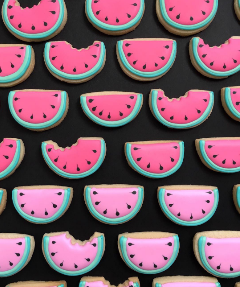 A americana Holly Fox uniu a paixão pelo designer e pela confeitaria e cria biscoitos doces lindos