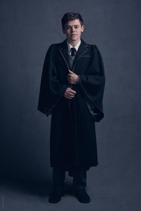 O Pottermore divulgou as fotos oficiais de parte do elenco da peça 'Harry Potter and the Cursed Child' (‘Harry Potter e a Criança Amaldiçoada’, em tradução livre). O espetáculo estreia no dia 30 de julho, em Londres, e depois, a oitava parte da história será lançada em formato de livro.
