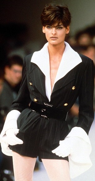 Segundo o site Daily Mail, Linda chegou a receber 20 mil libras (aproximadamente R$ 100 mil) para um único desfile pela Lanvin, em 1991