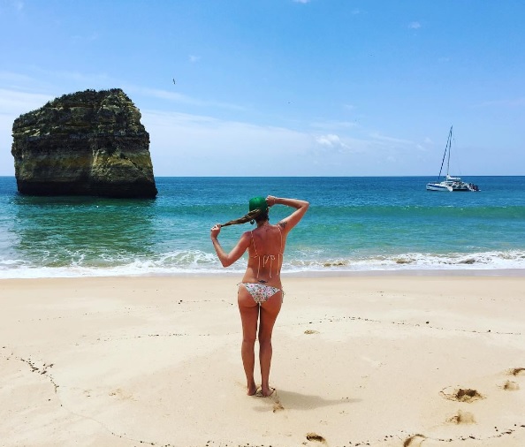 Luana Piovani e Pedro Scooby estão curtindo uma nova lua de mel na região do Algarve, em Portugal.