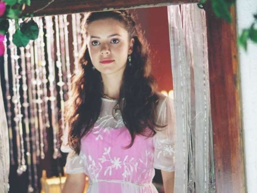 A cantora estreou como protagonista de novela em 'Estrela-Guia', na pele da personagem Cristal. Antes, ela já havia brilhado no seriado 'Sandy & Junior' e feito diversas participações na TV.