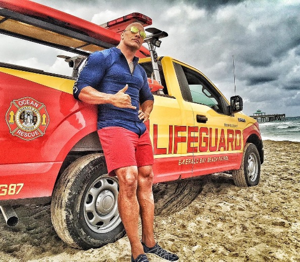 A adaptação cinematográfica do seriado 'Baywatch', que no Brasil se chamava 'SOS Malibu', chegará aos cinemas em maio de 2017. 