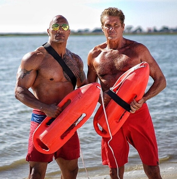 A adaptação cinematográfica do seriado 'Baywatch', que no Brasil se chamava 'SOS Malibu', chegará aos cinemas em maio de 2017. 