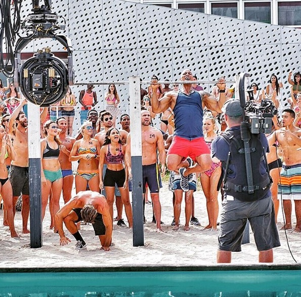 A adaptação cinematográfica do seriado 'Baywatch', que no Brasil se chamava 'SOS Malibu', chegará aos cinemas em maio de 2017. 