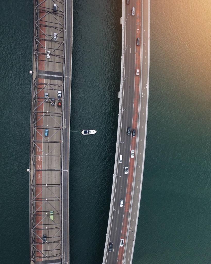 As praias da Austrália já estão entre as favoritas de muitos surfistas e turistas que visitam o país anualmente. Já que a beleza da orla australiana é indiscutível, o fotógrafo Gabriel Scanu decidiu fazer uma série fotográfica, mas com um ângulo diferente: de cima. Usando um drone, no caso um DJI Phantom 3, ele começou a capturar imagens aéreas e começou a trabalhar na composição de suas imagens se aproveitando de texturas interessantes do terreno australiano.