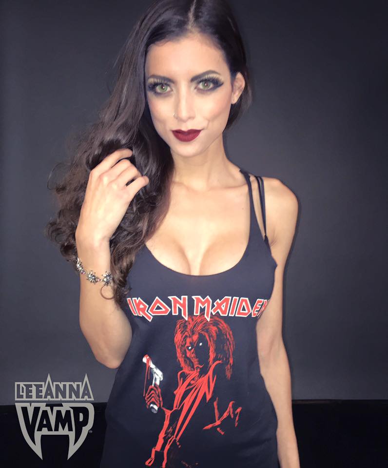 São 240 mil seguidores no Instagram e quase 1 milhão de likes no Facebook de LeeAnna Vamp. Fã das histórias de vampiros, a modelo tem ganhado cada vez mais fãs nas redes sociais e convites para participar de conferências e eventos geek.  