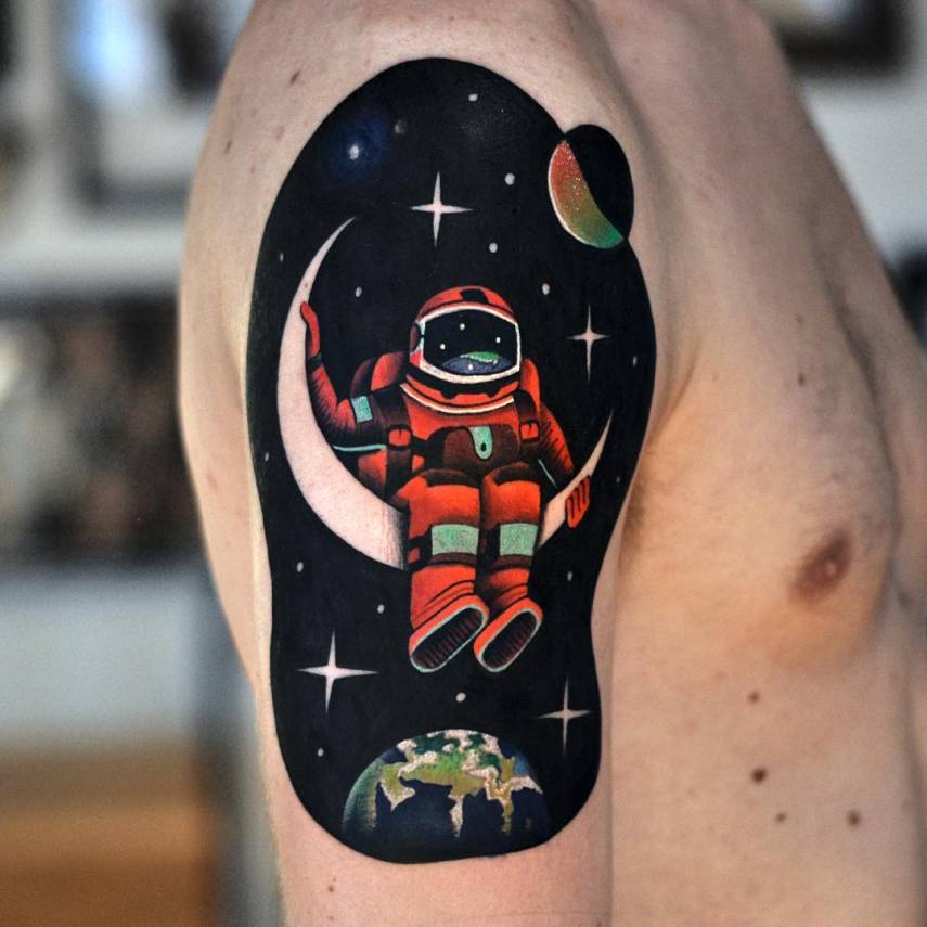 Planetas, galáxias, astronautas...  Que tal marcar o amor pelo universo na pele? Aproveite para se inspirar e já marque a próxima sessão! ;)