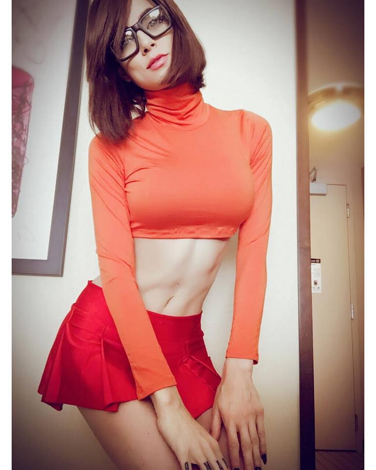 São 240 mil seguidores no Instagram e quase 1 milhão de likes no Facebook de LeeAnna Vamp. Fã das histórias de vampiros, a modelo tem ganhado cada vez mais fãs nas redes sociais e convites para participar de conferências e eventos geek.  