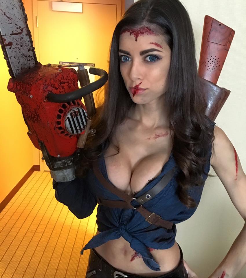 São 240 mil seguidores no Instagram e quase 1 milhão de likes no Facebook de LeeAnna Vamp. Fã das histórias de vampiros, a modelo tem ganhado cada vez mais fãs nas redes sociais e convites para participar de conferências e eventos geek.  