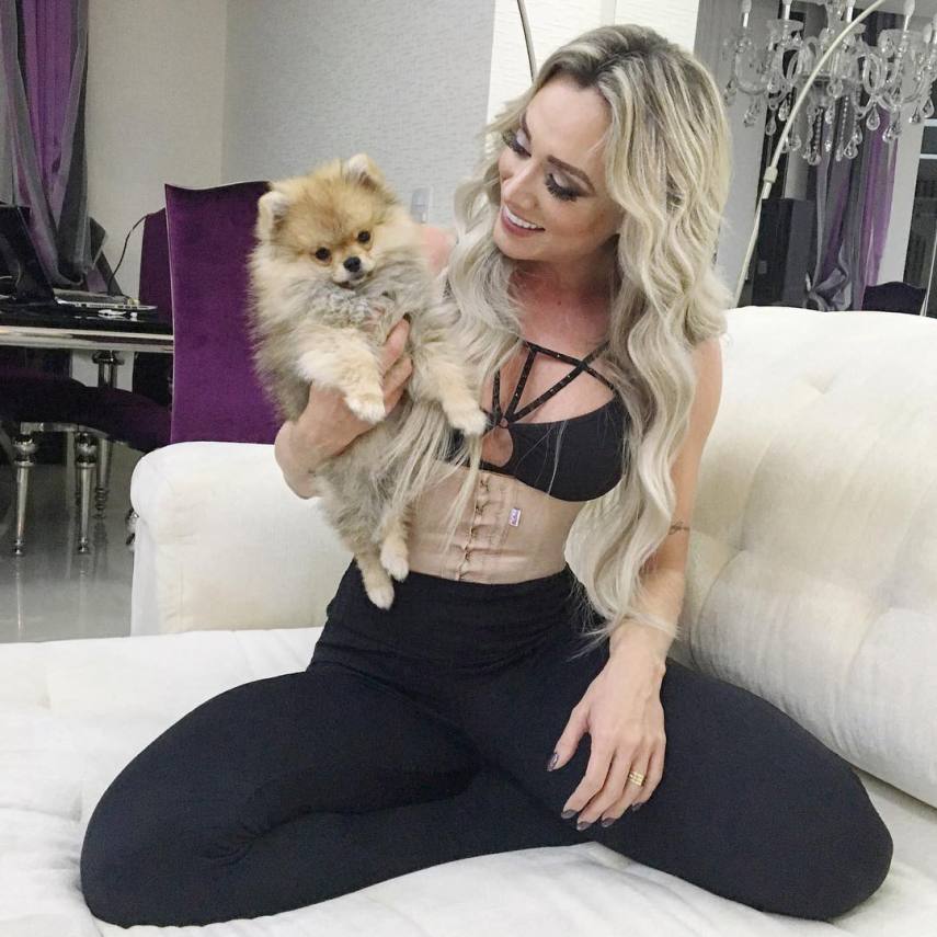 Ex-panicat, a modelo hoje é apresentadora e repórter do Legendários, da Record