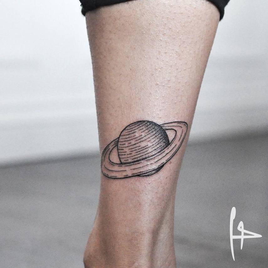 Planetas, galáxias, astronautas...  Que tal marcar o amor pelo universo na pele? Aproveite para se inspirar e já marque a próxima sessão! ;)