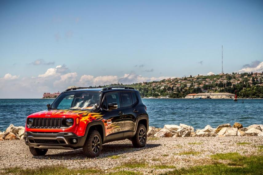 Esse não é um Jeep Renegade qualquer. Apelidado de Hell's Revenge, esse modelo foi customizado pela GIC - Garage Italia Customs. Feito a pedido da marca americana, o modelo customizado foi apresentado para a 25ª edição do European HOG Rally, realizado em Portoroz, na Eslovênia, pela Harley-Davidson.  Levando um tema clássico das motos Harley, as chamas pintadas em sua lateral, o SUV ganhou pintura especial também na parte interna em todo o seu painel com o tema vermelho, além de um estofamento em couro e jeans.  O evento aconteceu entre os dias 16 e 19 desse mês.