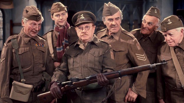 Mais uma esposa misteriosa que nunca é vista, a do capitão Mainwaring.