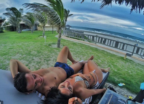 O casal brasileiro do @2pelomundo dá dicas e mostra fotos de suas viagens pelo Brasil e pelo mundo