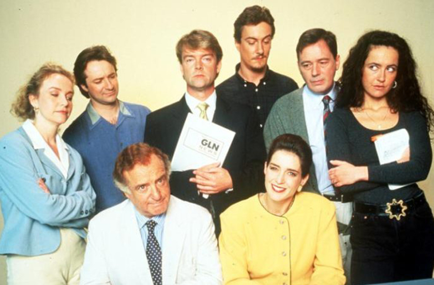 Royston é um empresário aterrorizante e implacável que passa a série toda sem aparecer. Só dá pinta mesmo no último episódio. 