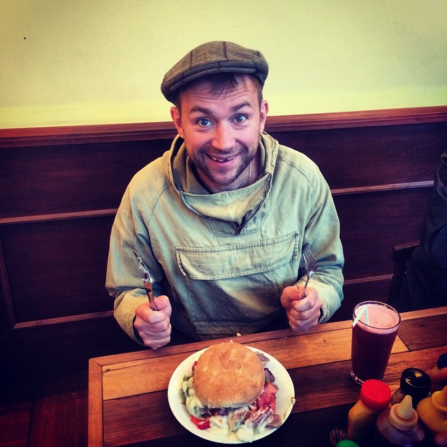 Vocalista do Blur e do Gorillaz também não come carne. Hamburguer pra ele, só de vegetais. 